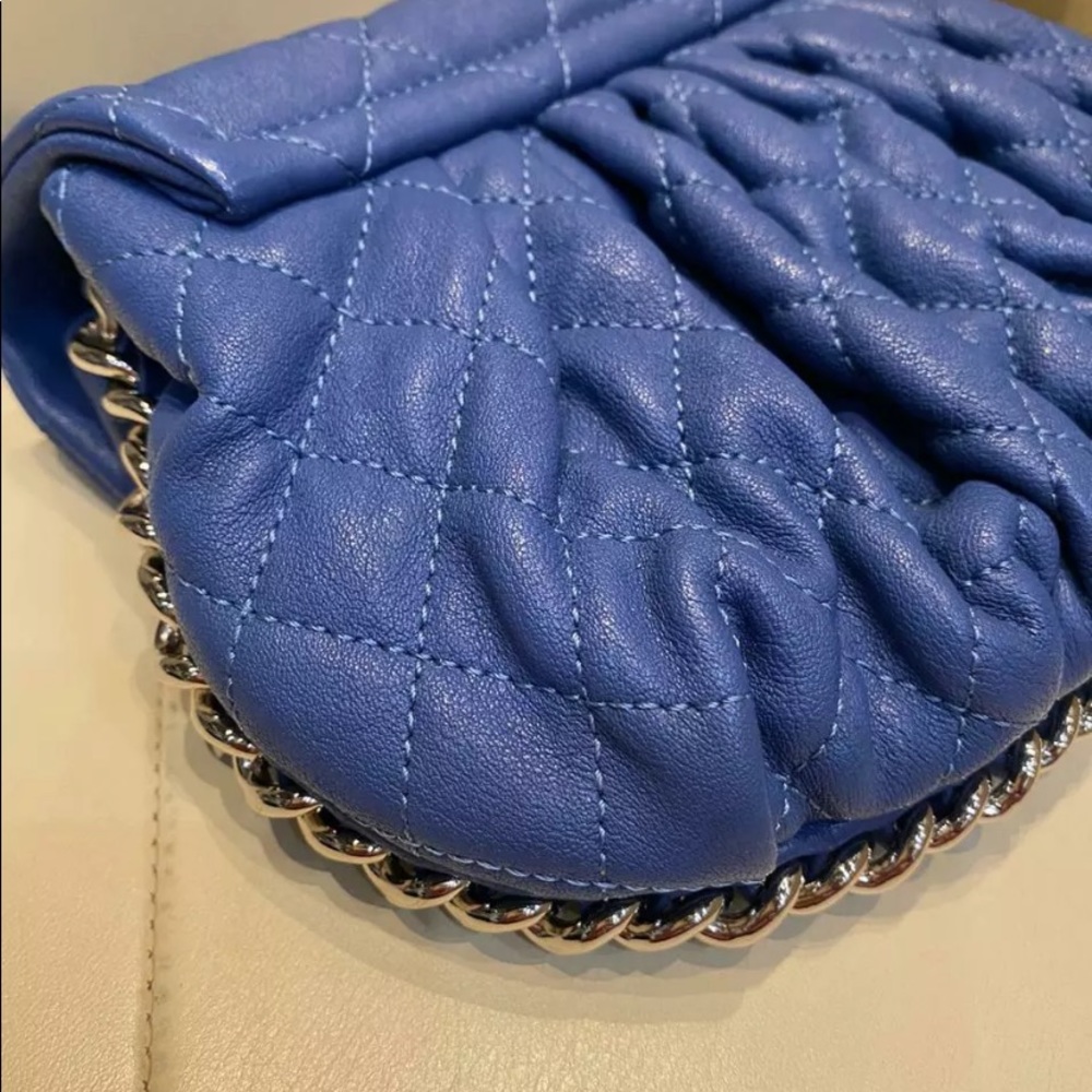 ‼️SOLD‼️Chain Around Blue Quilted SHW - Picture 7 of 15